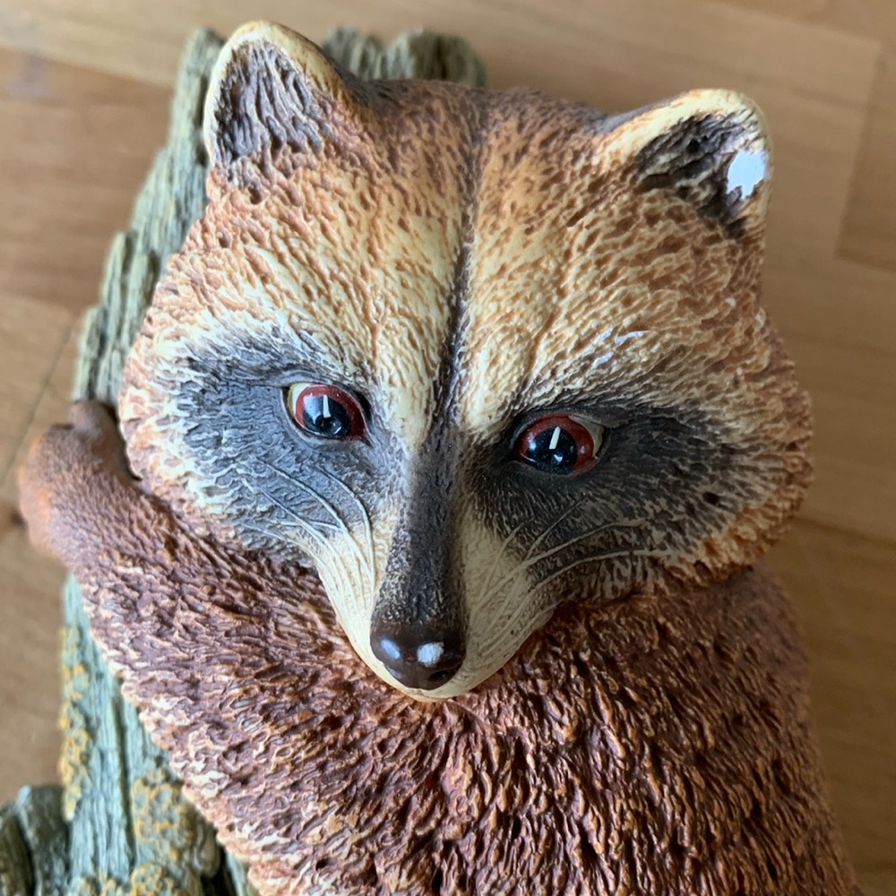 Vintage Bossons Chalkware Raccoon on Tree Limb - Picture 3 of 11